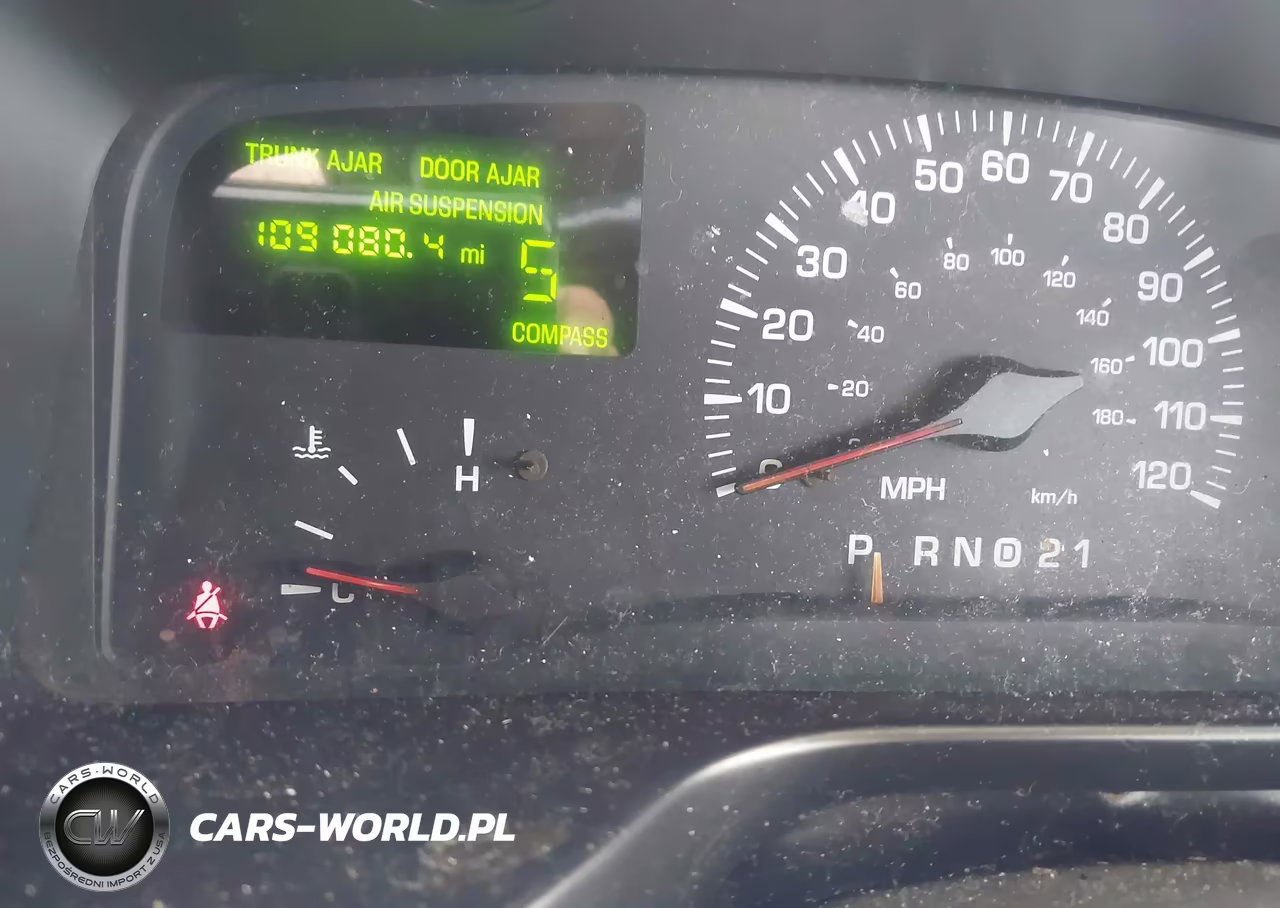 2000 Lincoln Town Car Signature VIN:1LNHM82W1YY787721 - 7