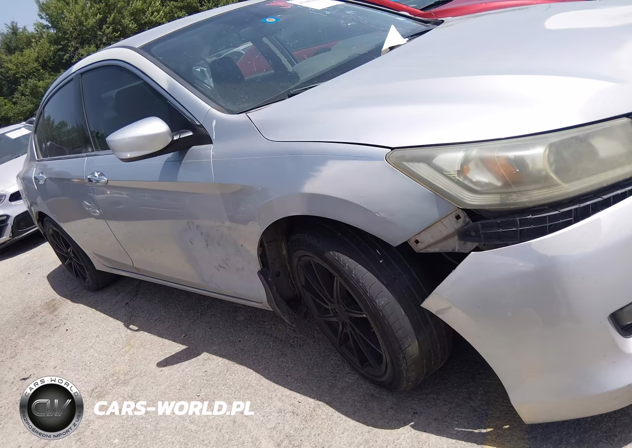 2015 Honda Accord Sport VIN:1HGCR2F5XFA129160 - 13
