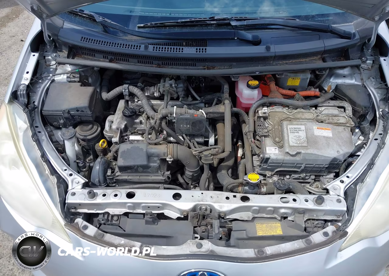 2013 Toyota Prius C Two VIN:JTDKDTB30D1051312 - 10