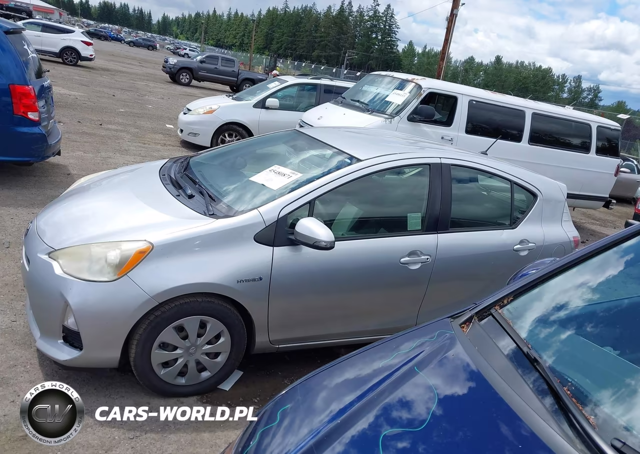 2013 Toyota Prius C Two VIN:JTDKDTB30D1051312 - 14