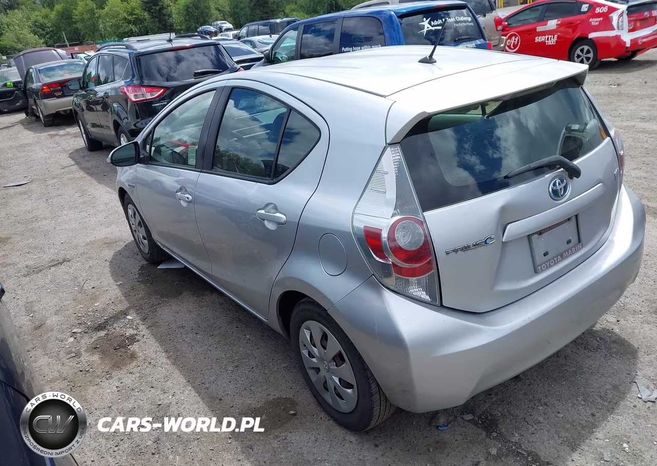 2013 Toyota Prius C Two VIN:JTDKDTB30D1051312 - 3