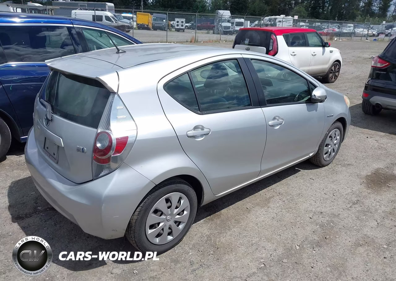 2013 Toyota Prius C Two VIN:JTDKDTB30D1051312 - 4