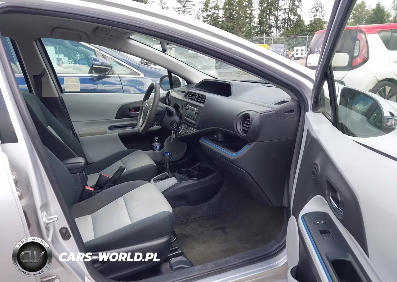 2013 Toyota Prius C Two VIN:JTDKDTB30D1051312 - 5