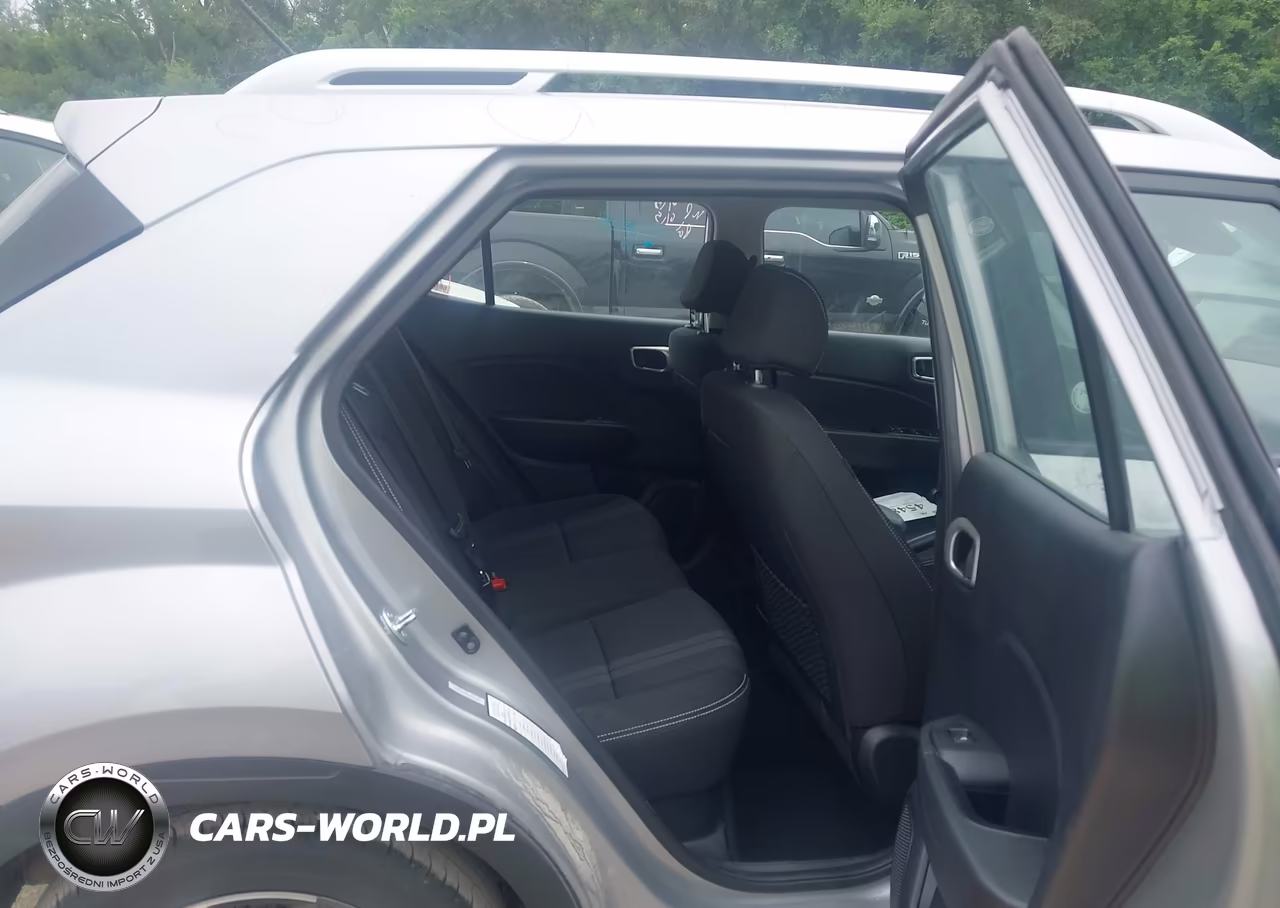 2025 Hyundai Venue Sel VIN:KMHRC8A30SU393155 - 8