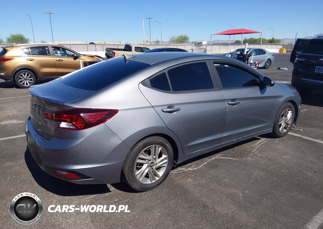 2019 Hyundai Elantra Sel VIN:5NPD84LF8KH422492 - 4