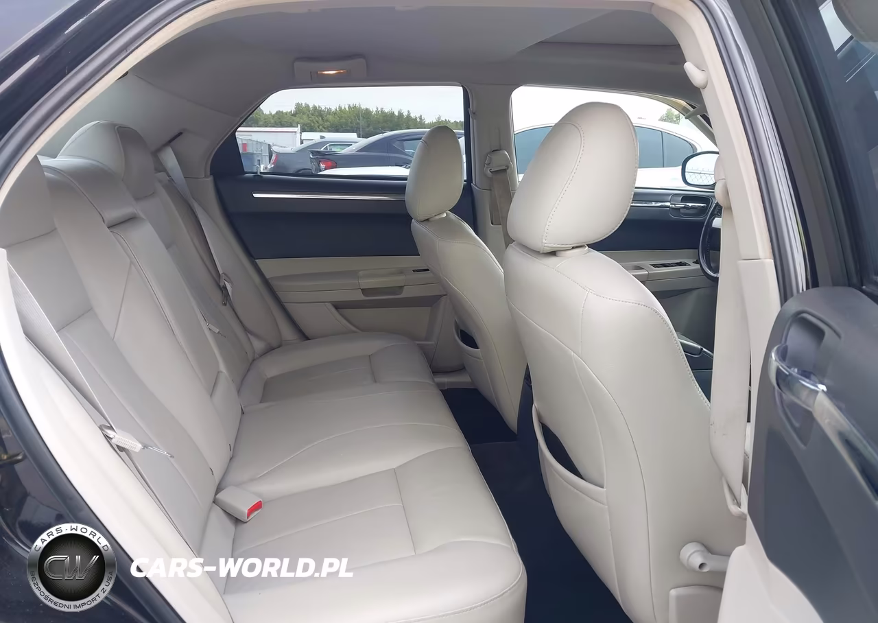 2007 Chrysler 300 Touring VIN:2C3KK53G97H632420 - 8