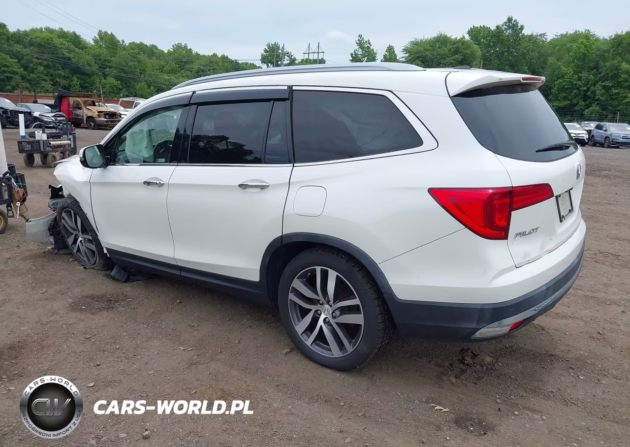 2017 Honda Pilot Touring VIN:5FNYF6H99HB099437 - 3