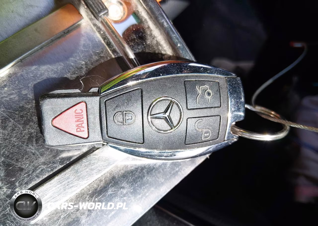 2017 Mercedes-Benz C 300 VIN:55SWF4JBXHU220791 - 11