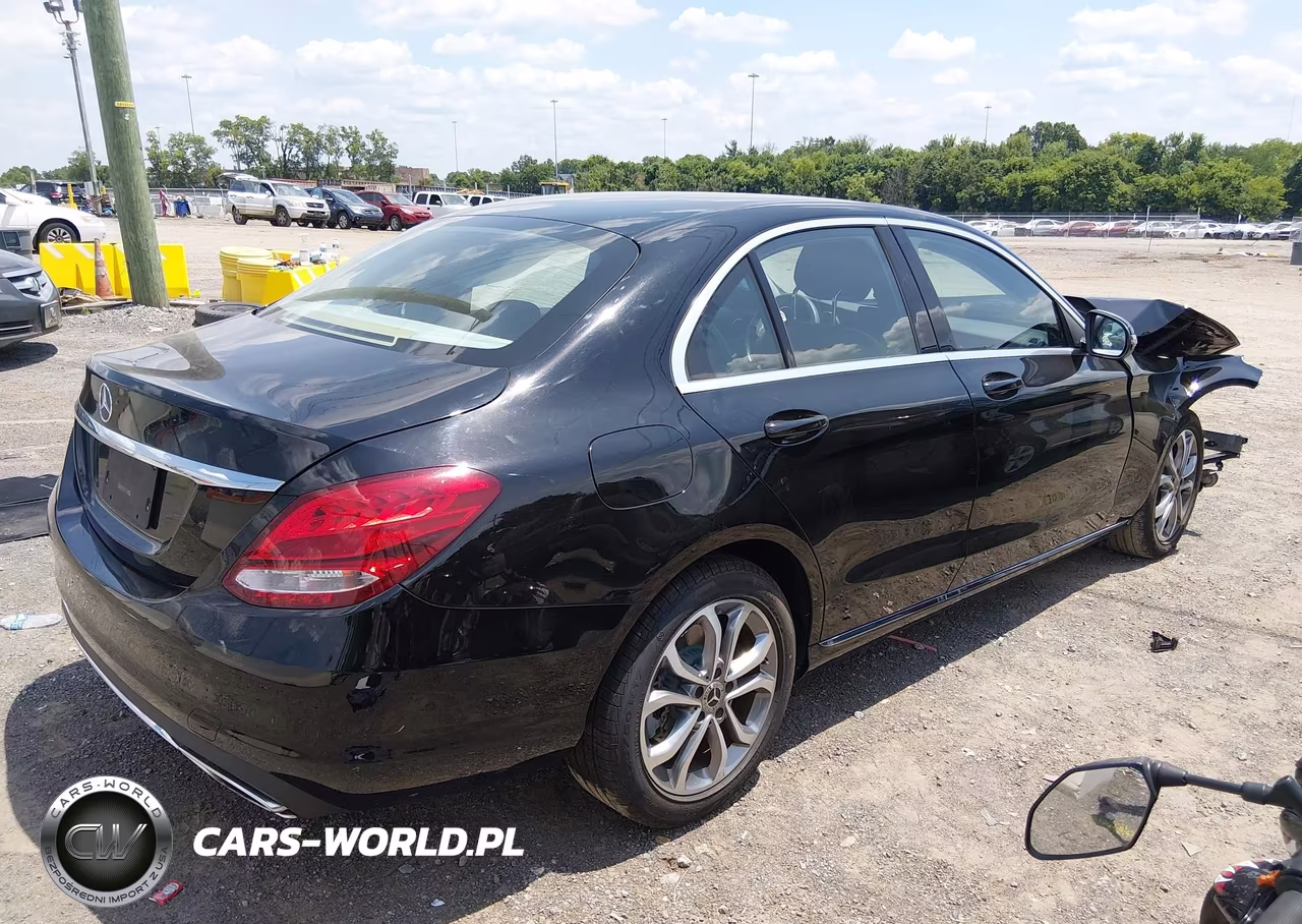 2017 Mercedes-Benz C 300 VIN:55SWF4JBXHU220791 - 4