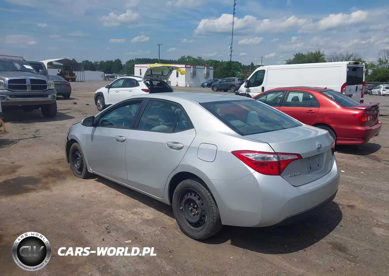 2016 Toyota Corolla Le VIN:2T1BURHE1GC589268 - 3