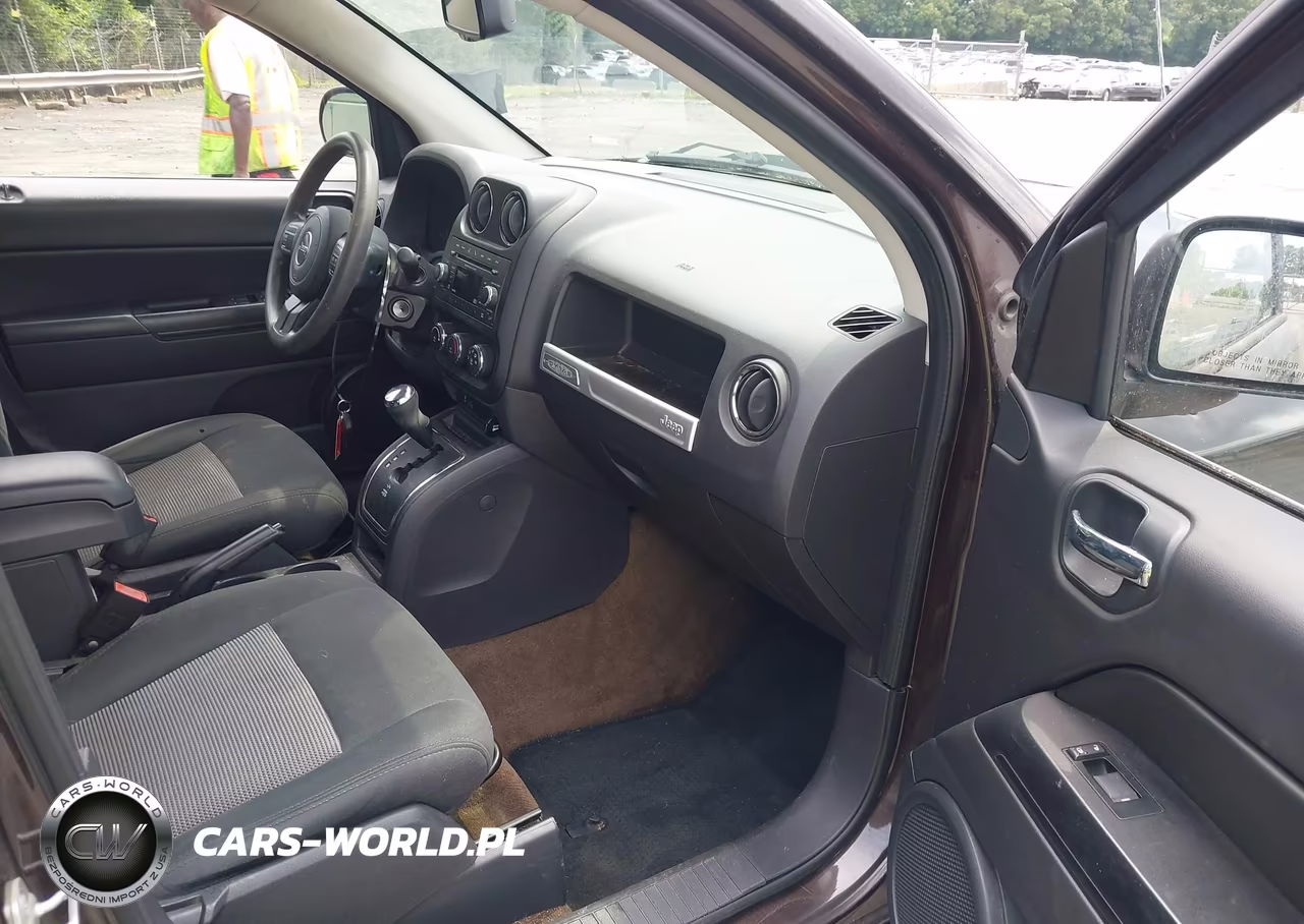 2014 Jeep Compass Sport VIN:1C4NJCBA8ED642332 - 5