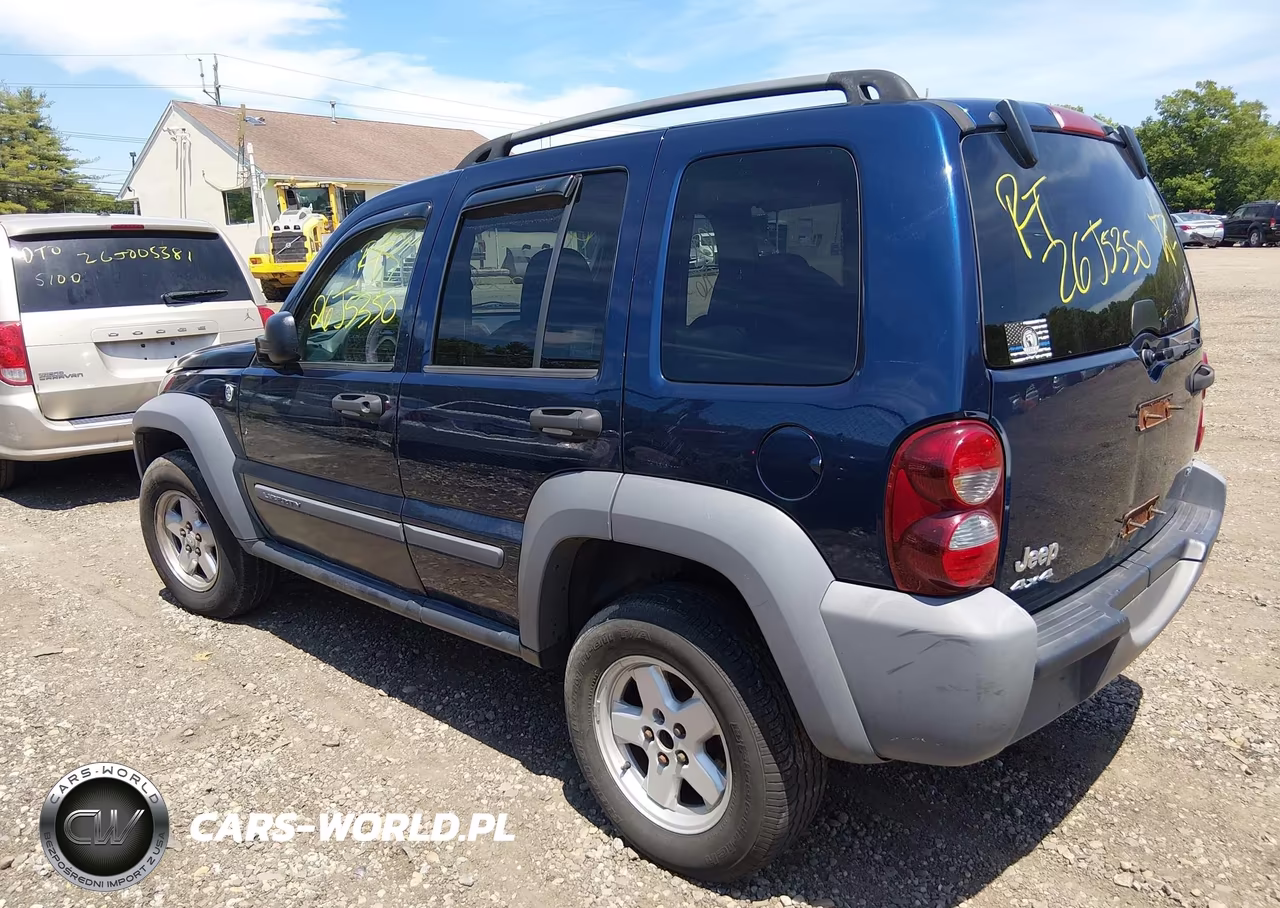2005 Jeep Liberty Sport VIN:1J4GL48K85W518472 - 3