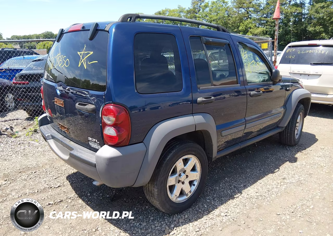 2005 Jeep Liberty Sport VIN:1J4GL48K85W518472 - 4