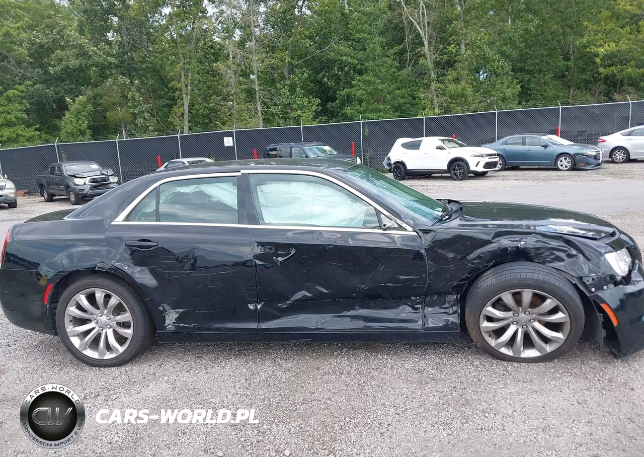 2019 Chrysler 300 Touring VIN:2C3CCAAG4KH612324 - 13