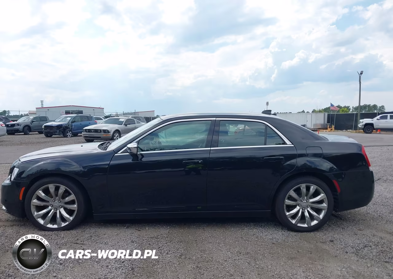 2019 Chrysler 300 Touring VIN:2C3CCAAG4KH612324 - 14
