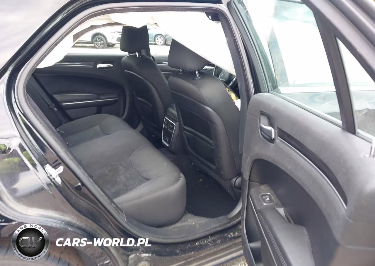 2019 Chrysler 300 Touring VIN:2C3CCAAG4KH612324 - 8