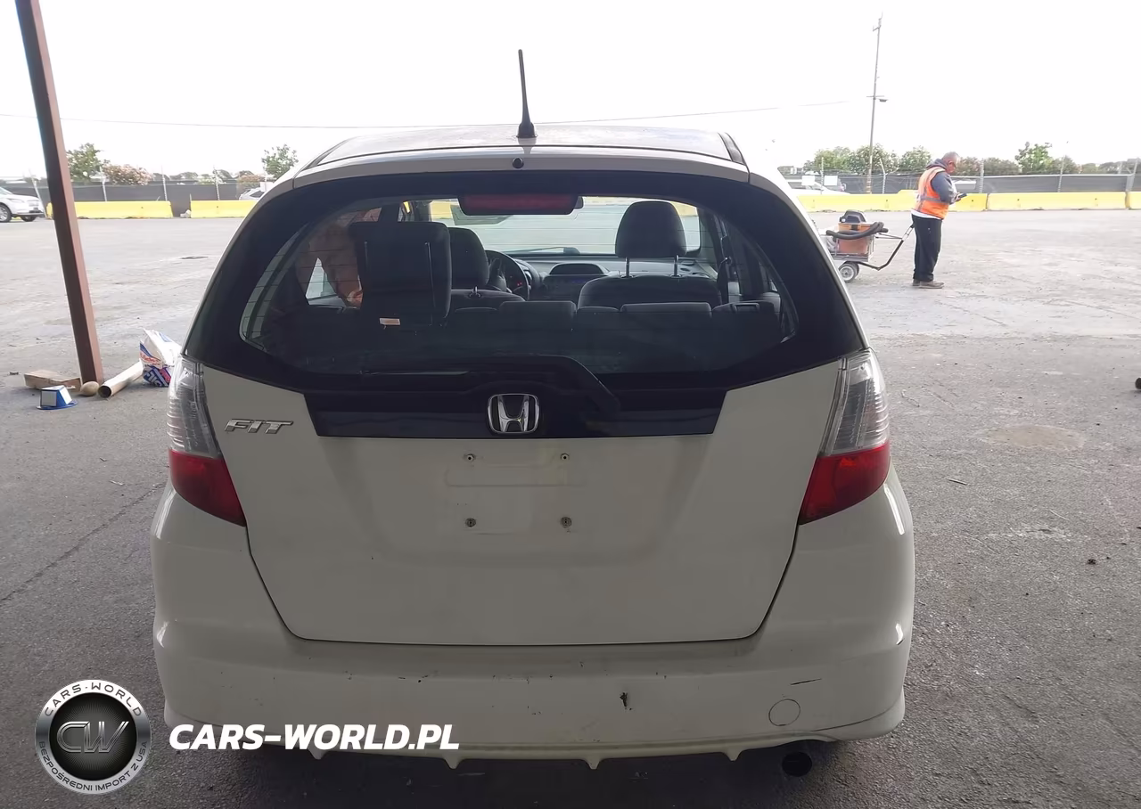 2013 Honda Fit VIN:JHMGE8G30DC047689 - 16
