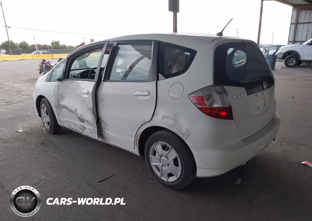 2013 Honda Fit VIN:JHMGE8G30DC047689 - 3