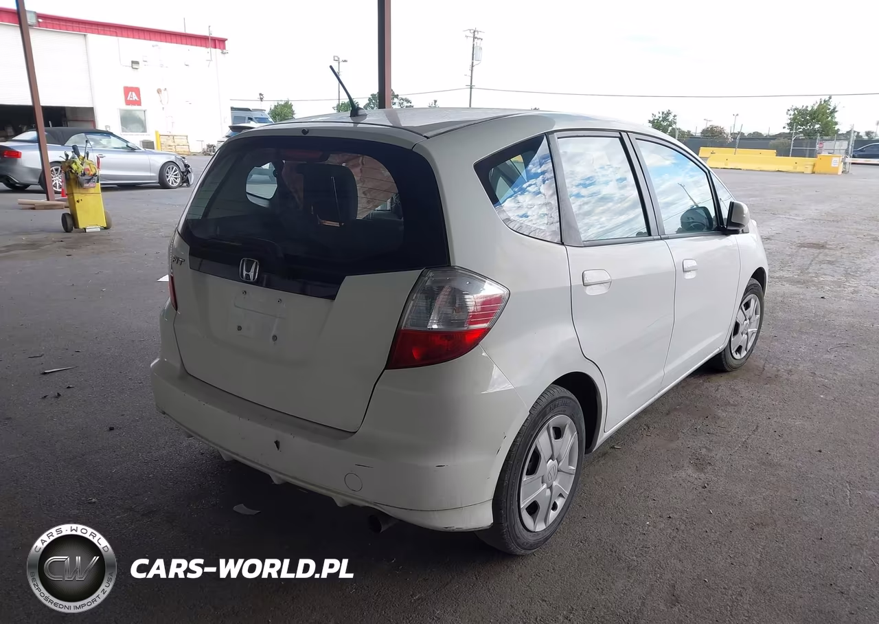 2013 Honda Fit VIN:JHMGE8G30DC047689 - 4
