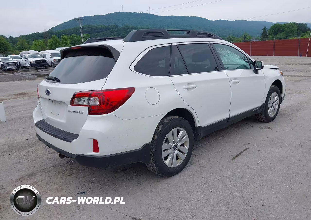 2015 Subaru Outback 2.5I Premium VIN:4S4BSBCCXF3331658 - 4