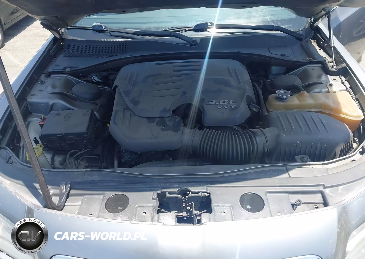 2012 Chrysler 300 VIN:2C3CCAAG6CH135123 - 10