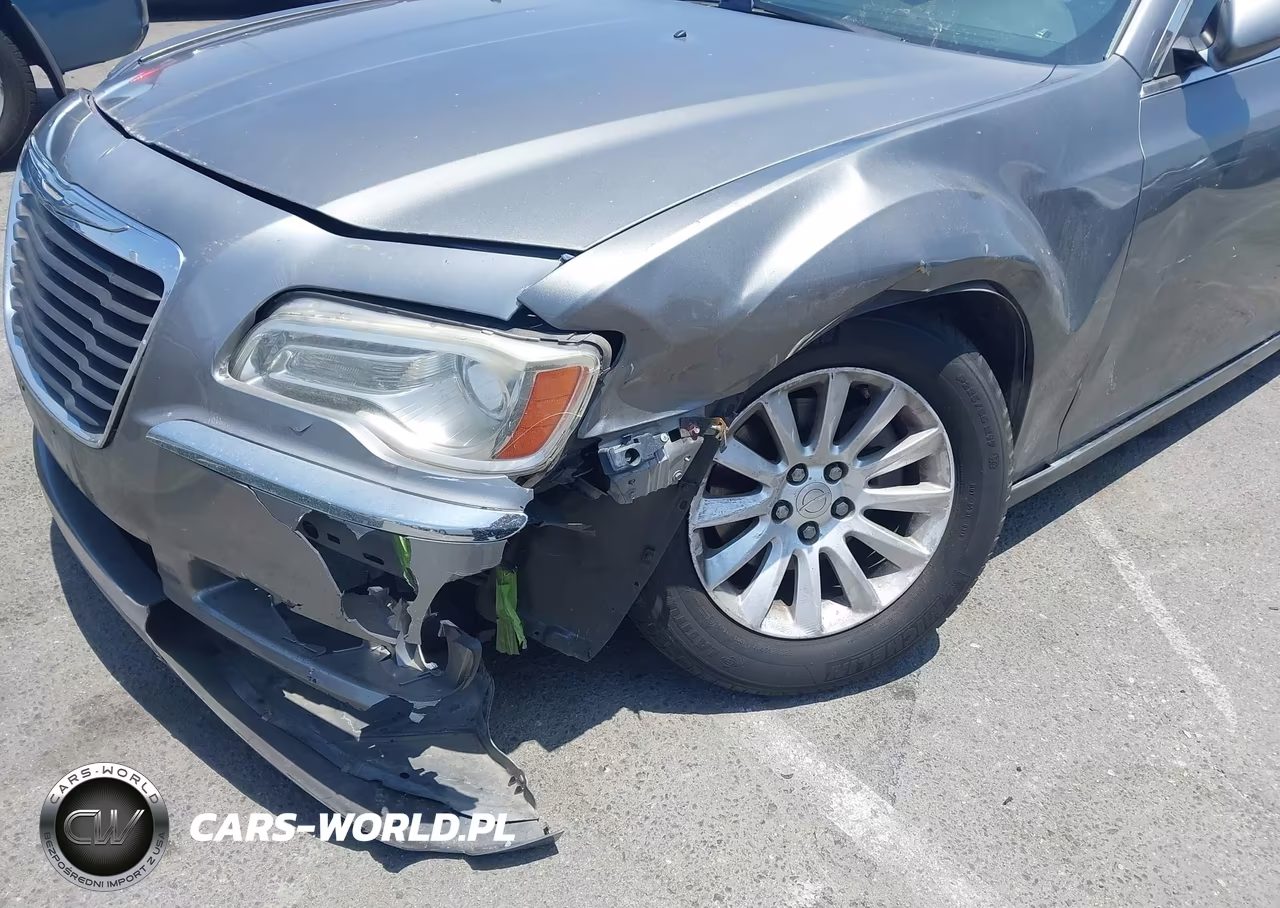 2012 Chrysler 300 VIN:2C3CCAAG6CH135123 - 6