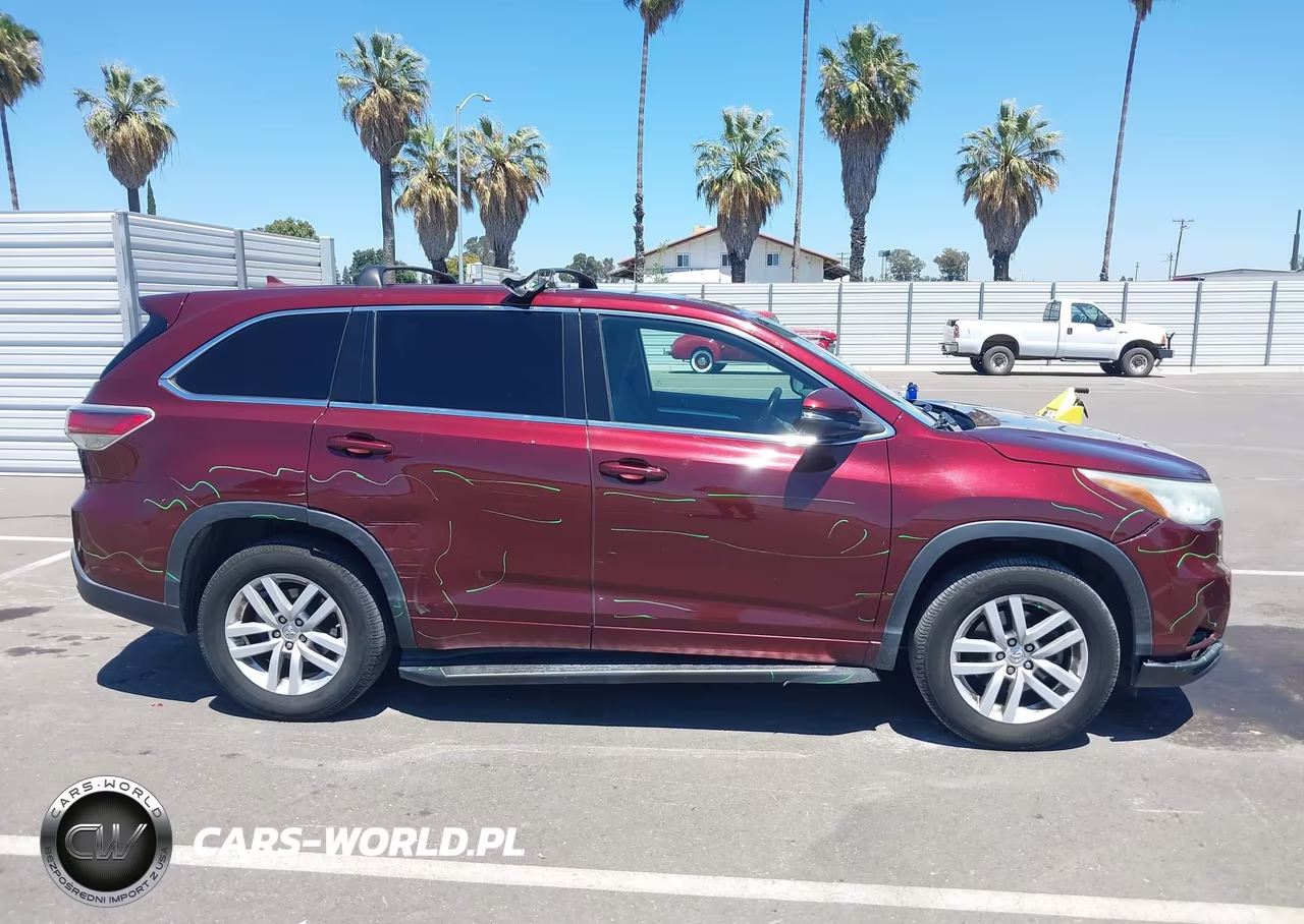 2015 Toyota Highlander Le VIN:5TDZARFH2FS016079 - 13