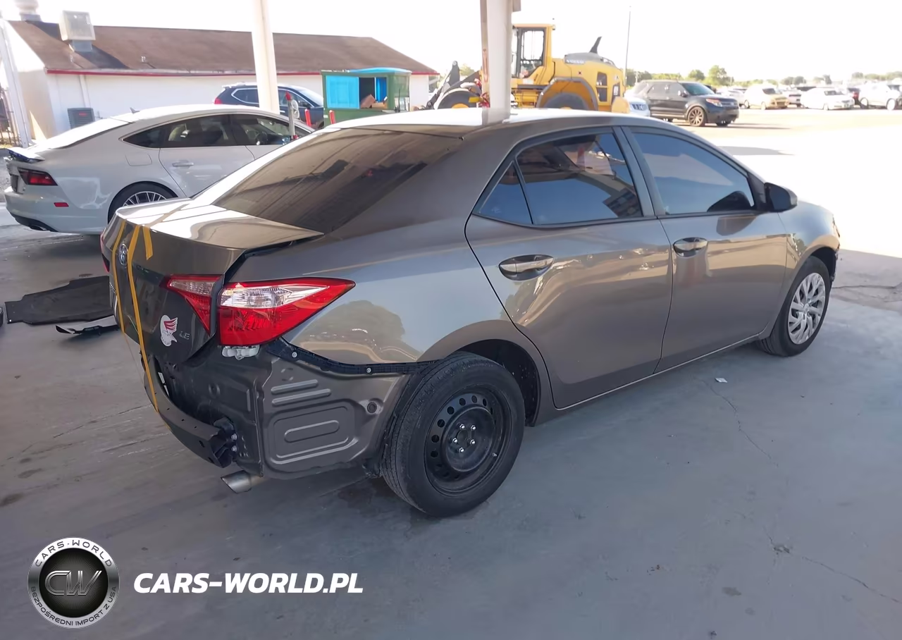 2017 Toyota Corolla Le VIN:2T1BURHE4HC859384 - 4