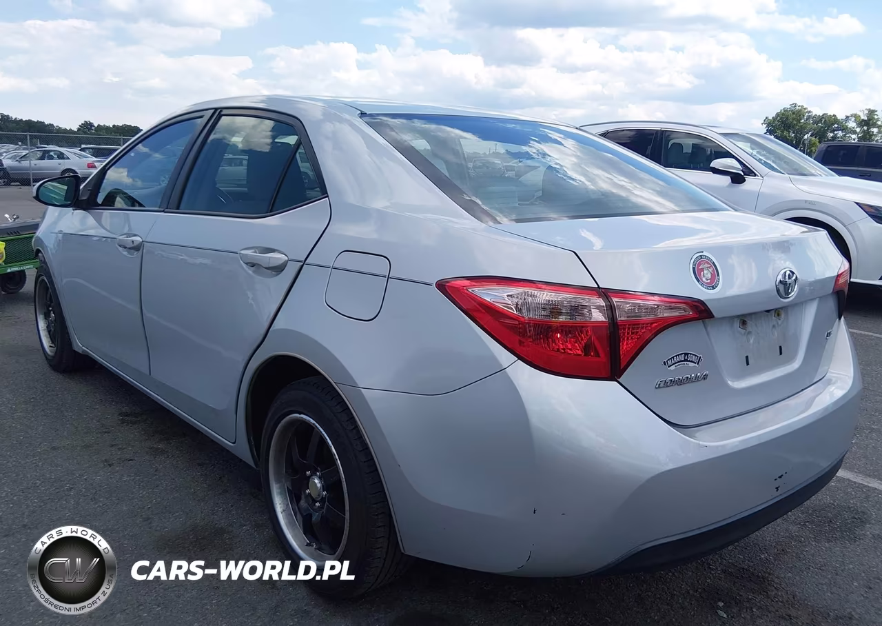 2017 Toyota Corolla Le VIN:2T1BURHE7HC868306 - 3