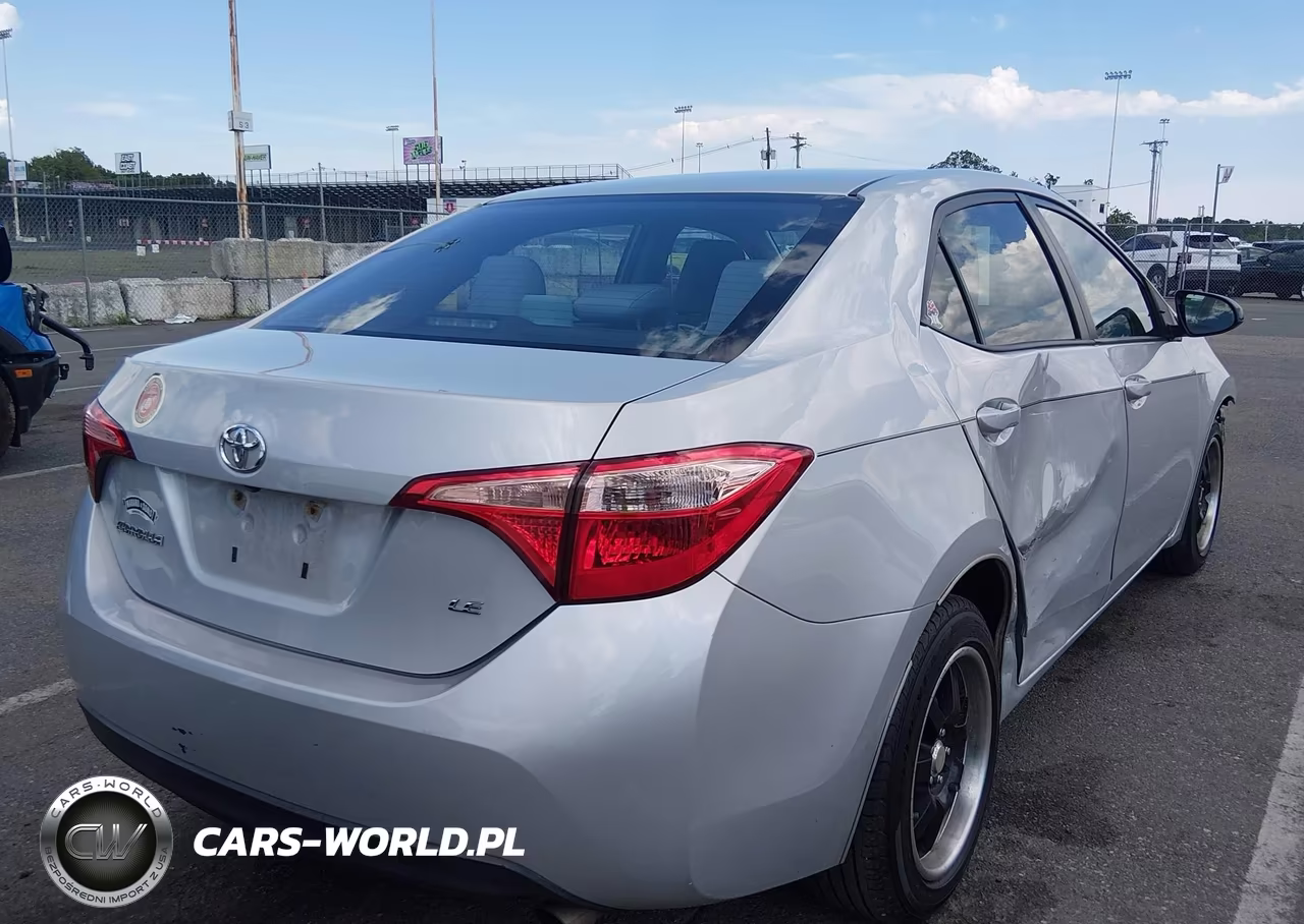 2017 Toyota Corolla Le VIN:2T1BURHE7HC868306 - 4