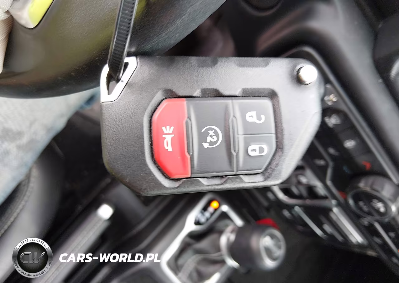 2018 Jeep Wrangler Unlimited Sahara 4X4 VIN:1C4HJXEN9JW261199 - 11