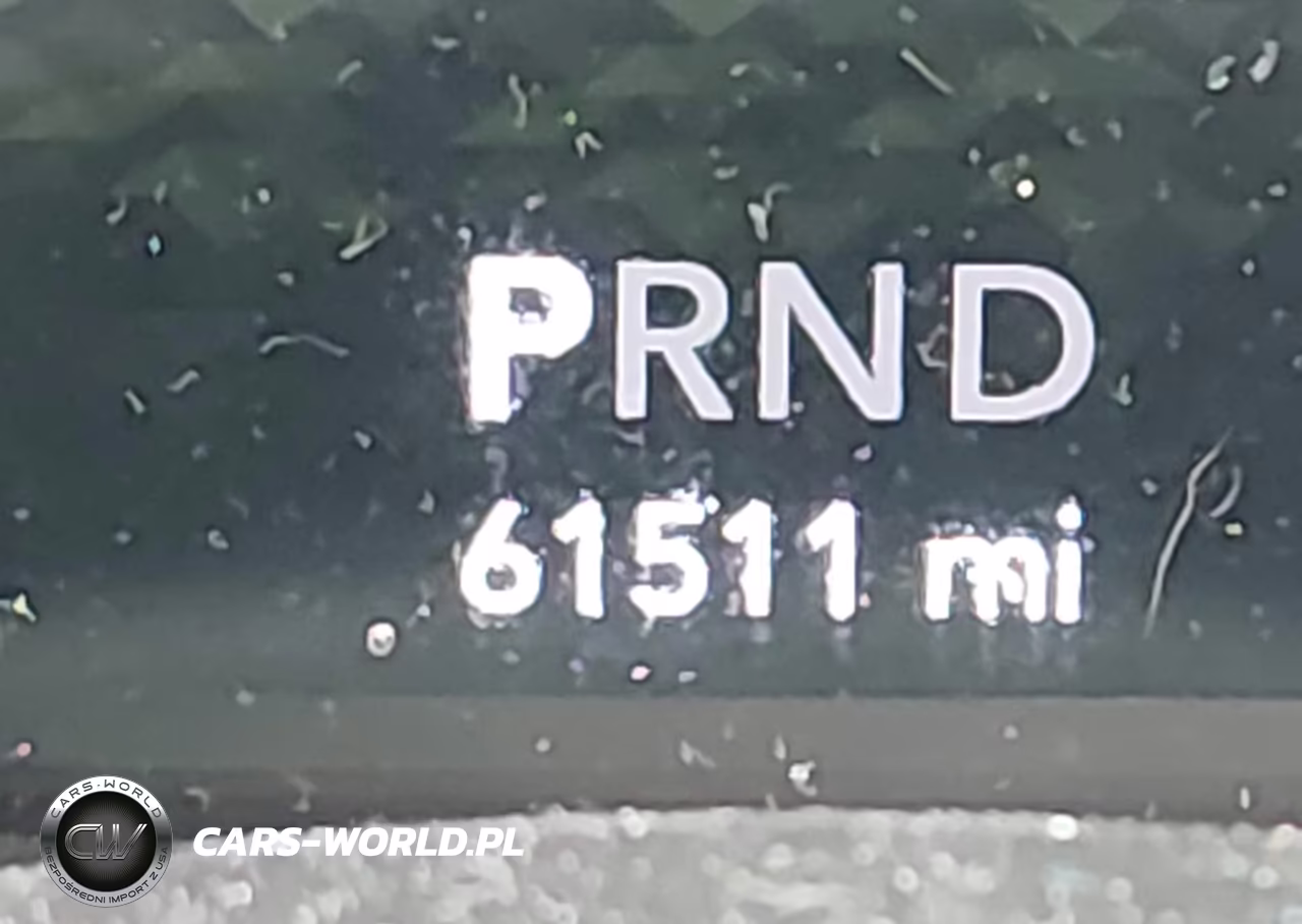 2018 Jeep Wrangler Unlimited Sahara 4X4 VIN:1C4HJXEN9JW261199 - 16