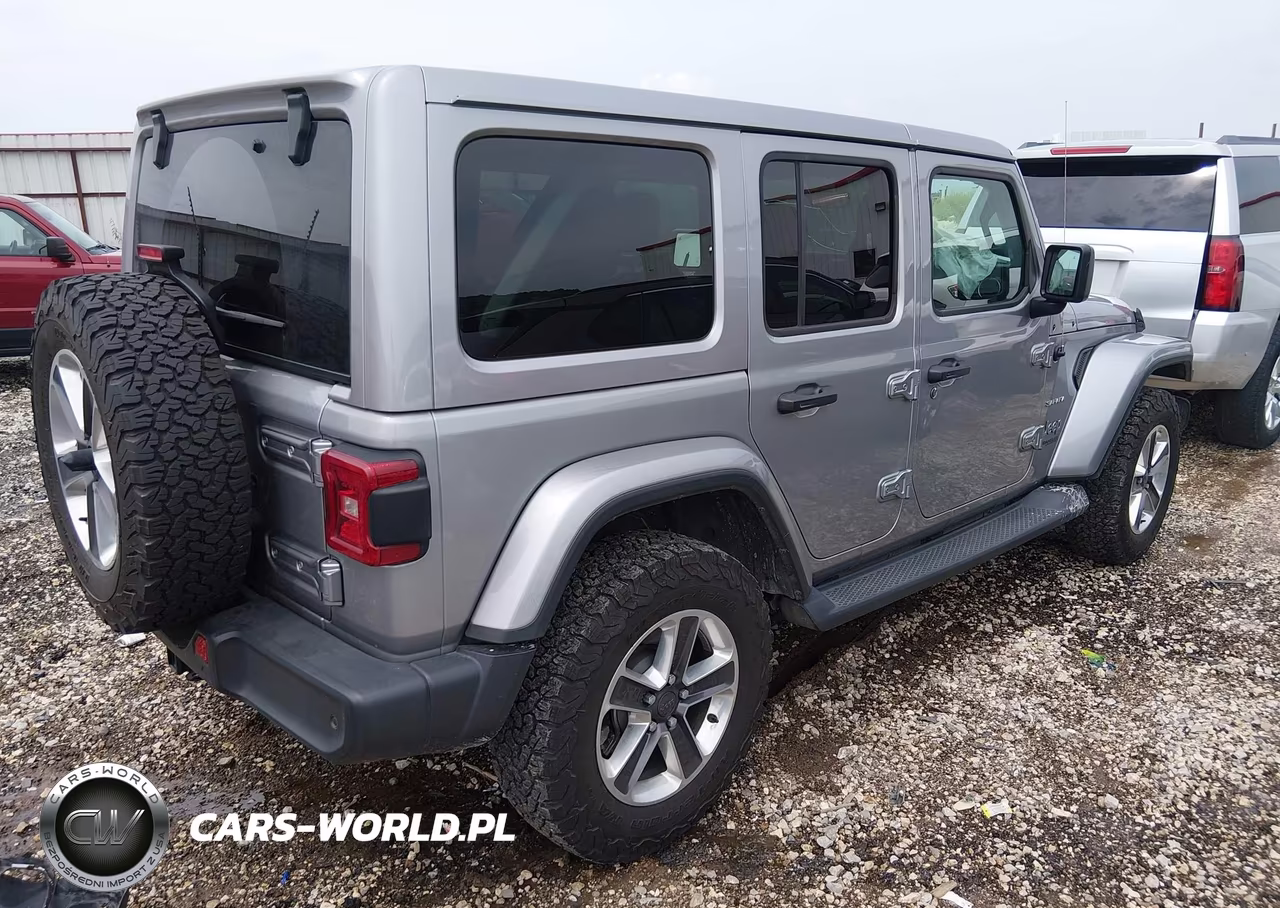 2018 Jeep Wrangler Unlimited Sahara 4X4 VIN:1C4HJXEN9JW261199 - 4
