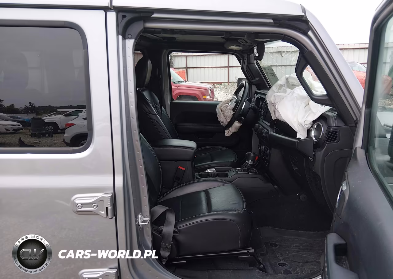 2018 Jeep Wrangler Unlimited Sahara 4X4 VIN:1C4HJXEN9JW261199 - 5