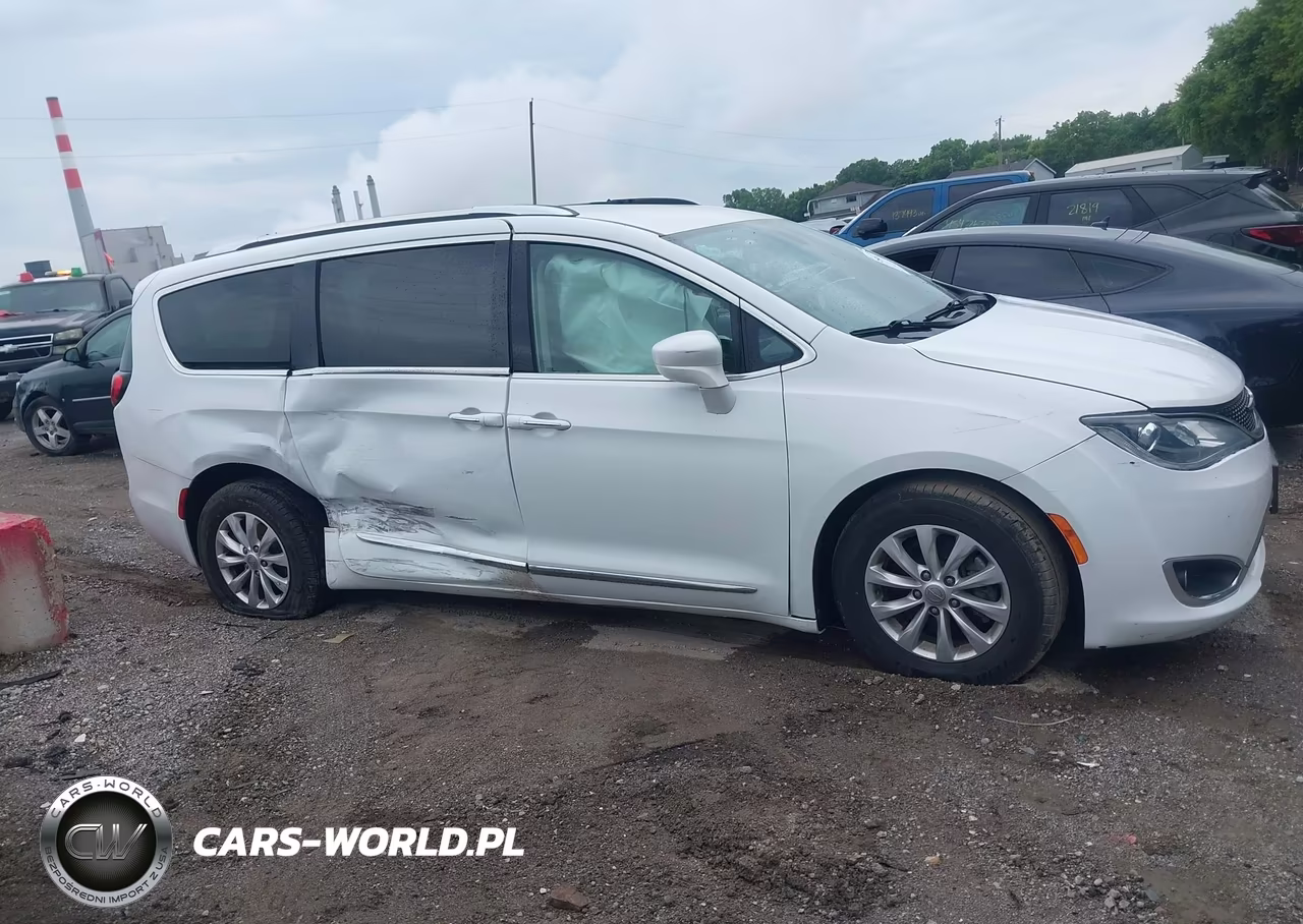 2019 Chrysler Pacifica Touring L VIN:2C4RC1BG6KR626188 - 13