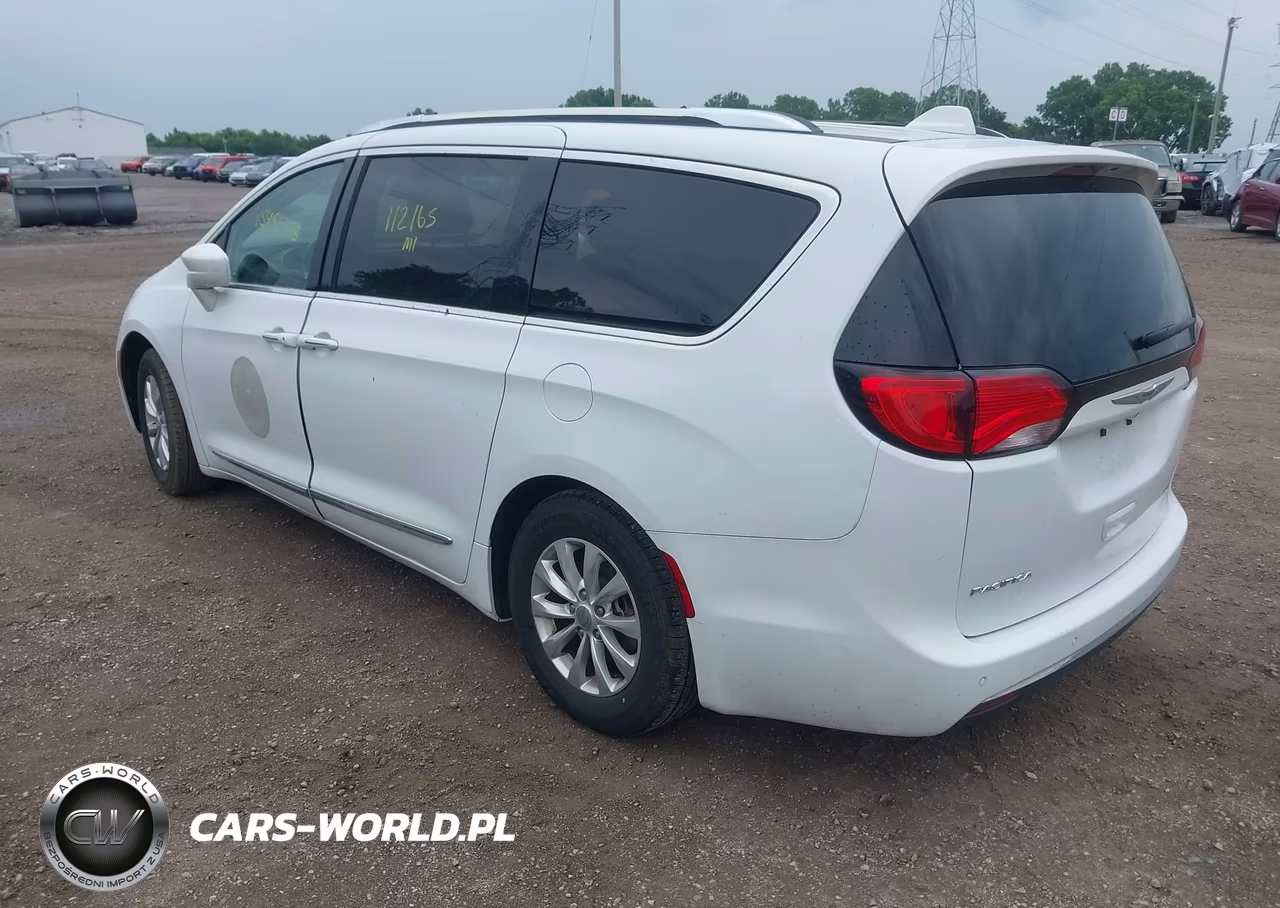 2019 Chrysler Pacifica Touring L VIN:2C4RC1BG6KR626188 - 3