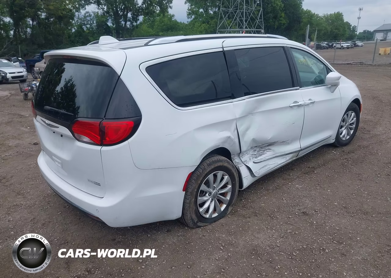 2019 Chrysler Pacifica Touring L VIN:2C4RC1BG6KR626188 - 4