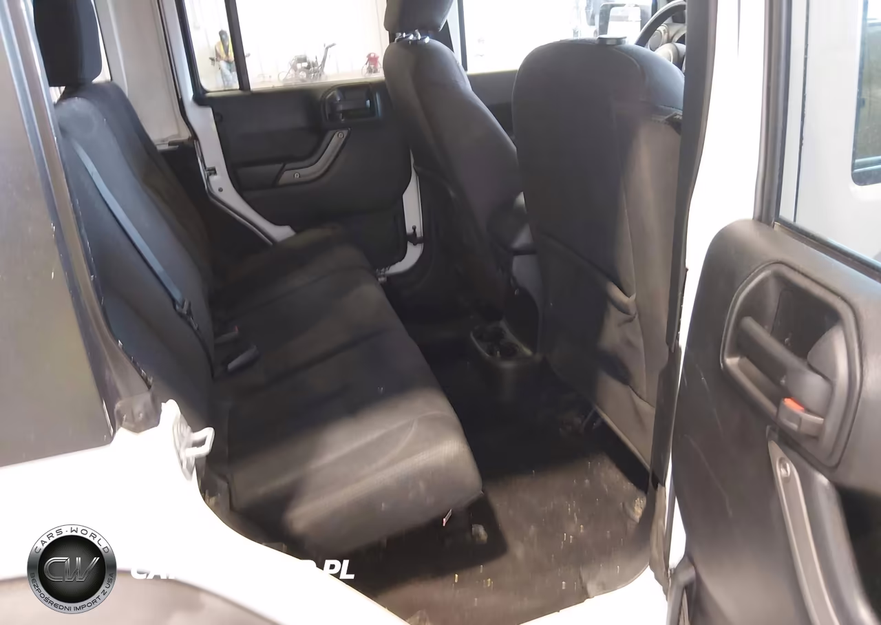 2017 Jeep Wrangler Unlimited Sport 4X4 VIN:1C4HJWDG7HL564099 - 7