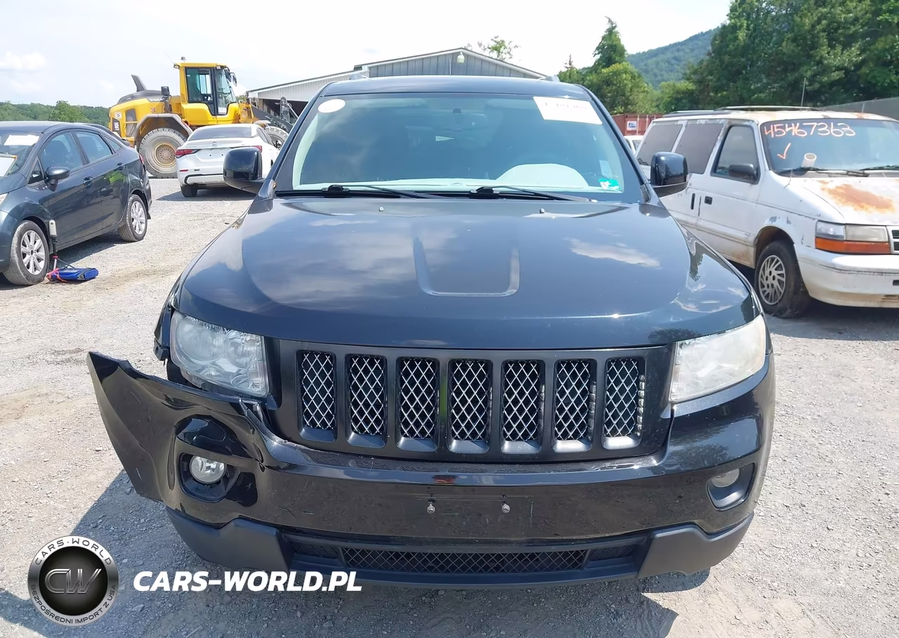 2013 Jeep Grand Cherokee Laredo VIN:1C4RJFAG0DC560947 - 12