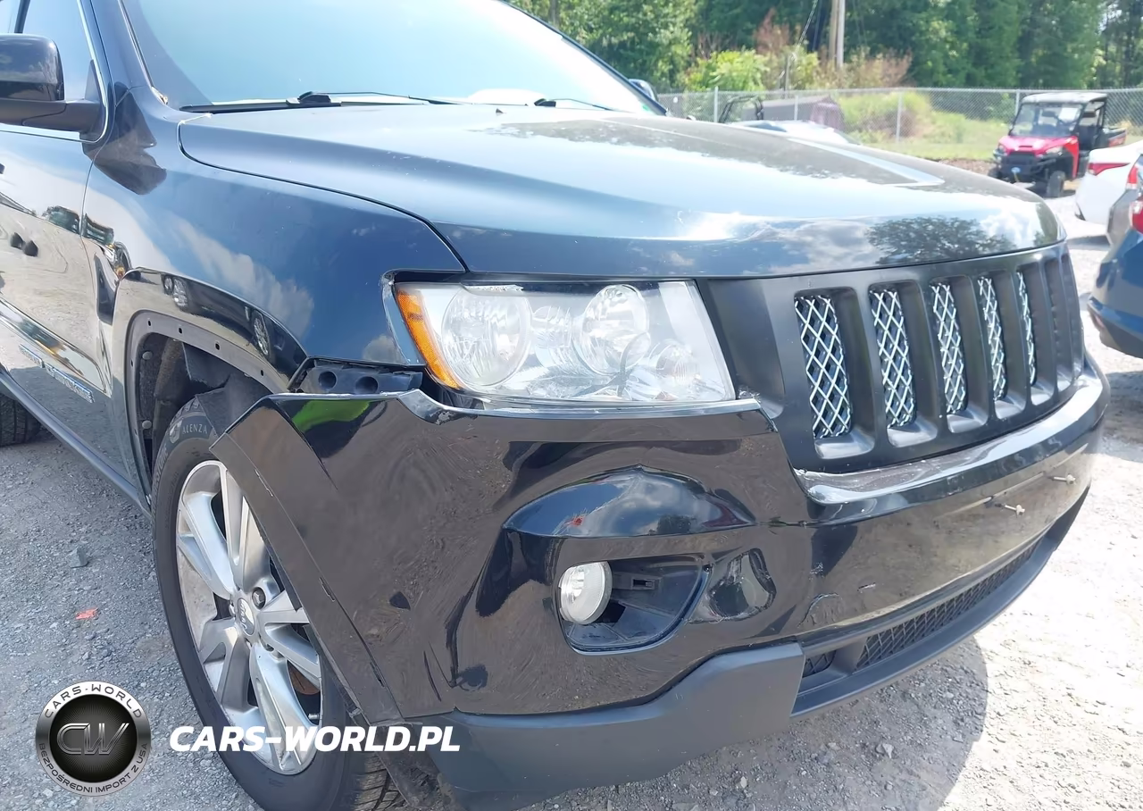 2013 Jeep Grand Cherokee Laredo VIN:1C4RJFAG0DC560947 - 17