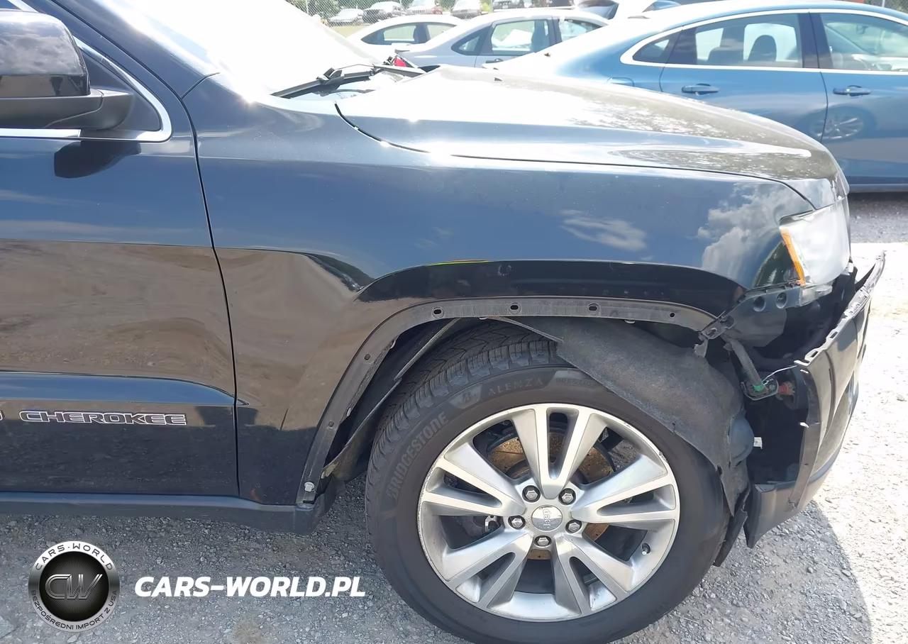 2013 Jeep Grand Cherokee Laredo VIN:1C4RJFAG0DC560947 - 18