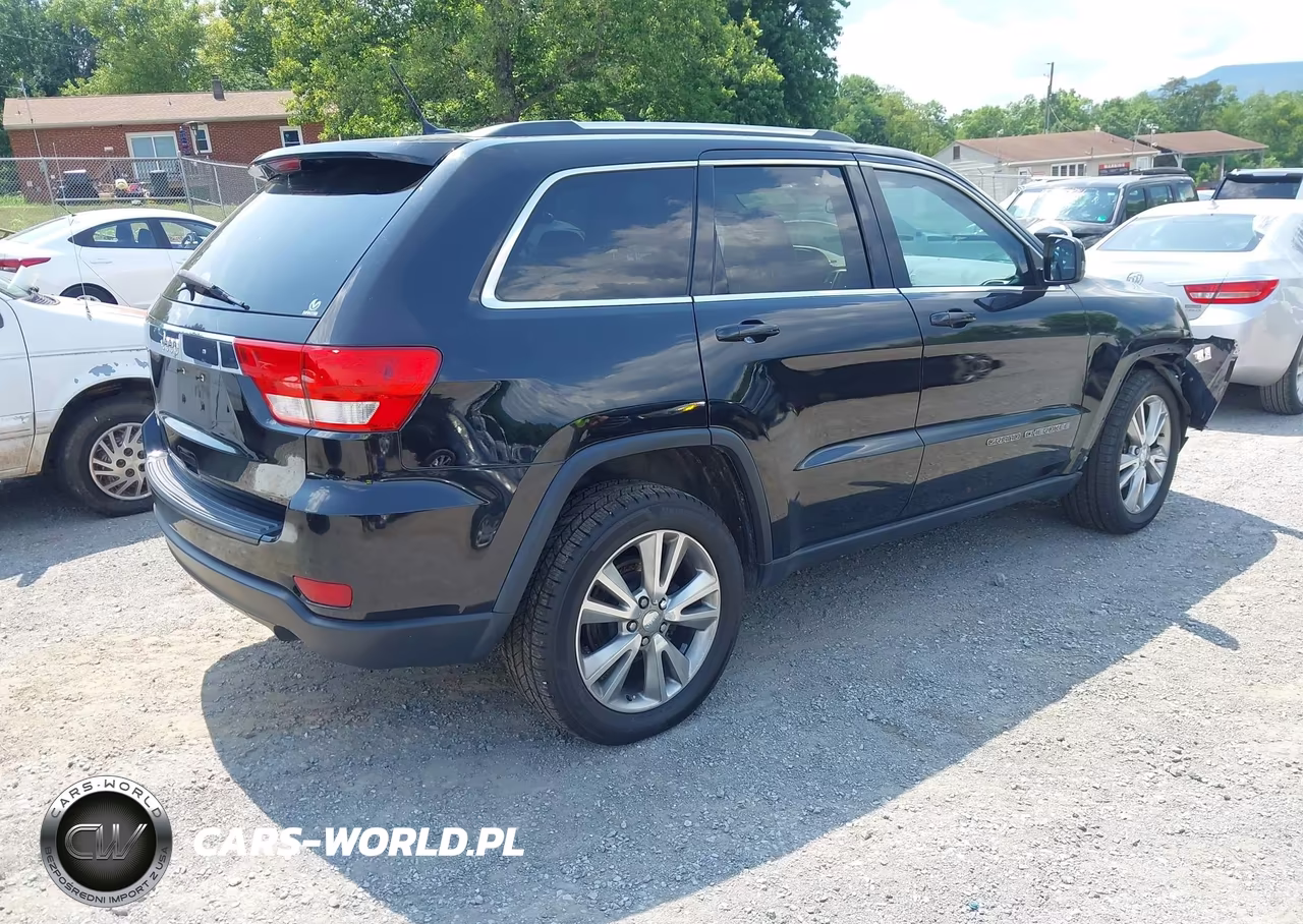 2013 Jeep Grand Cherokee Laredo VIN:1C4RJFAG0DC560947 - 4