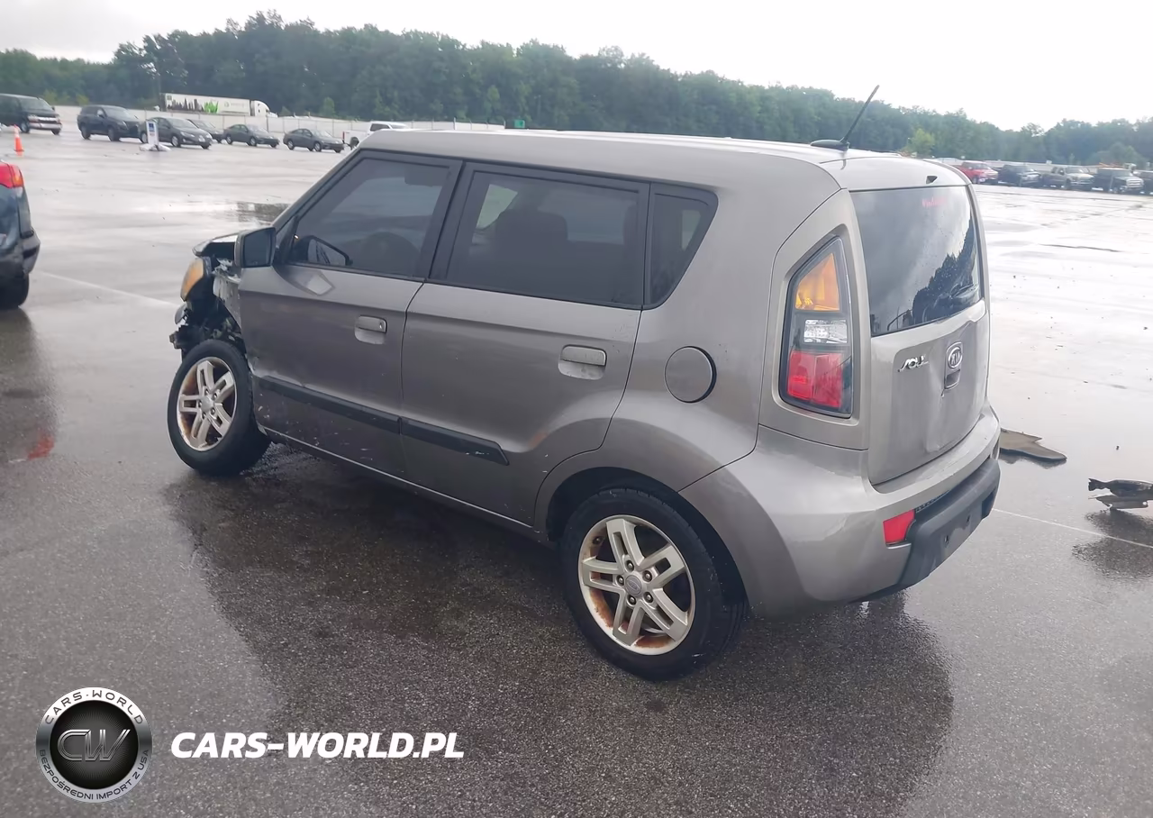 2010 Kia Soul + VIN:KNDJT2A28A7172339 - 3