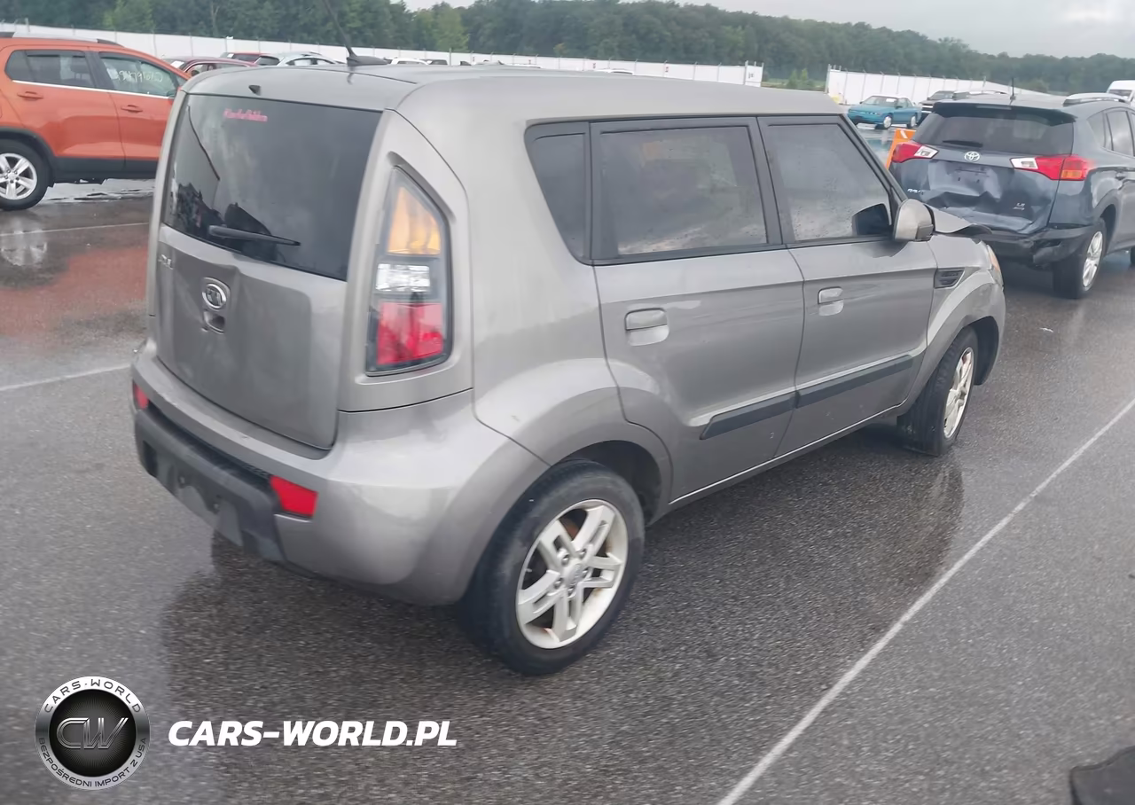 2010 Kia Soul + VIN:KNDJT2A28A7172339 - 4