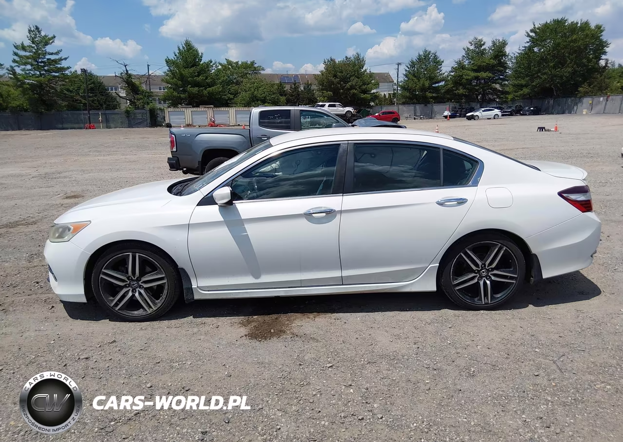 2017 Honda Accord Sport VIN:1HGCR2F51HA014840 - 15
