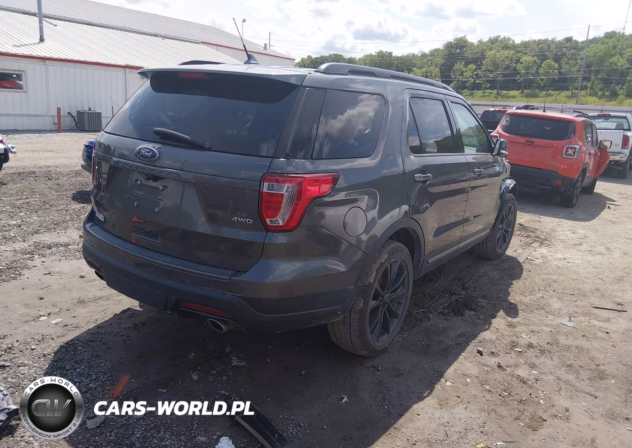 2018 Ford Explorer Xlt VIN:1FM5K8D8XJGC83803 - 4