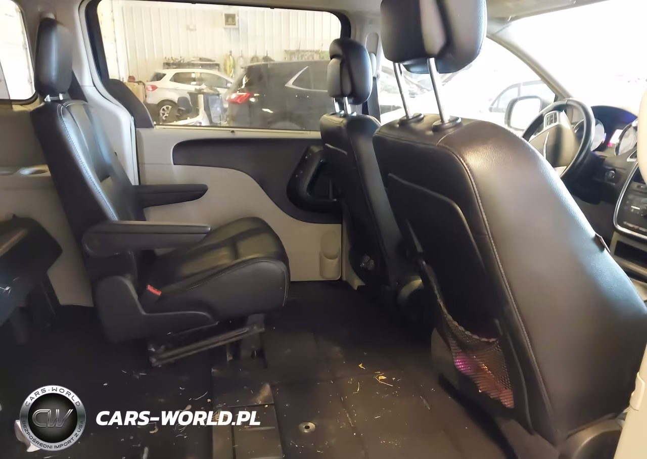 2014 Chrysler Town & Country Touring-L VIN:2C4RC1CG0ER455196 - 8