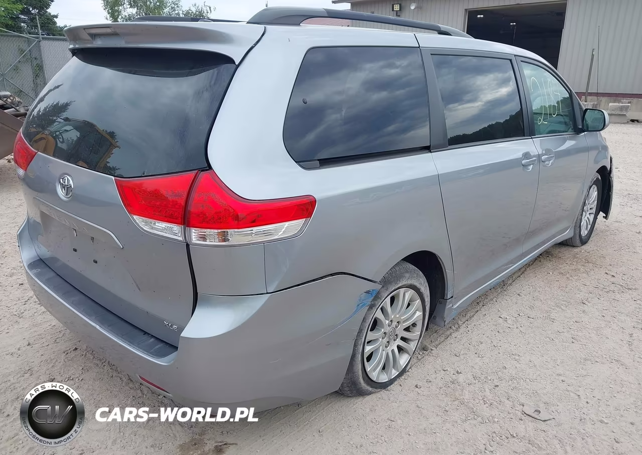 2011 Toyota Sienna Xle V6 VIN:5TDYK3DC6BS152853 - 4