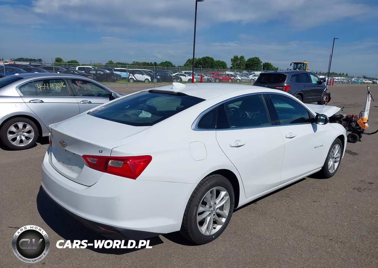 2018 Chevrolet Malibu Lt VIN:1G1ZD5STXJF124476 - 4