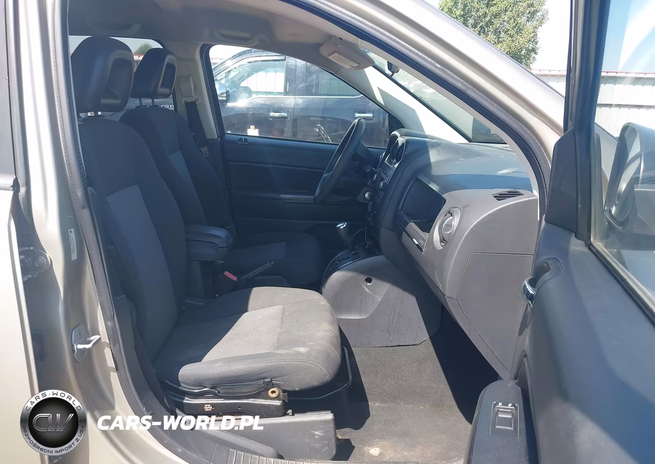 2009 Jeep Compass Sport VIN:1J4FF47B19D205995 - 5